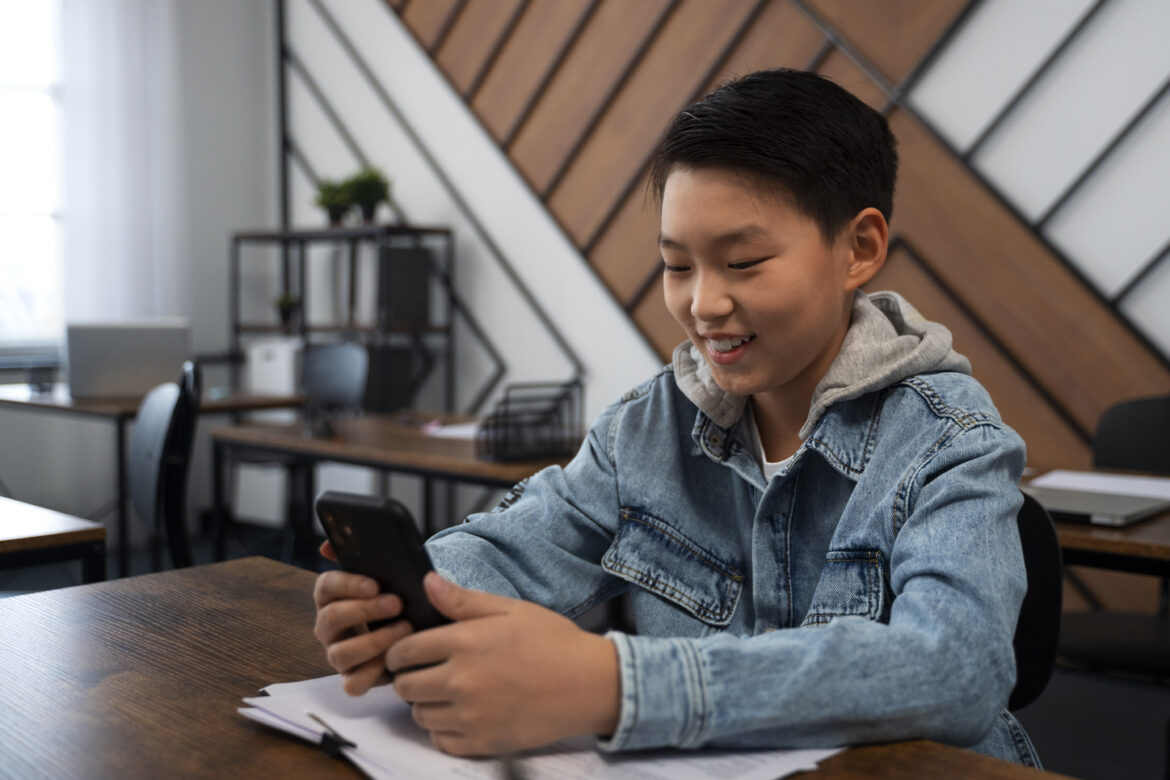 Raising Financially Smart Kids in a Cashless World: How to Use Apps to Teach Money Habits